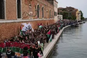 وكالة الصحافة اليمنية اخبار اليمن الان عالميون البندقية السينمائي يطالبون لفلسطين اخبار اليمن الان الحدث اليوم عاجل وكالة الصحافة اليمنية