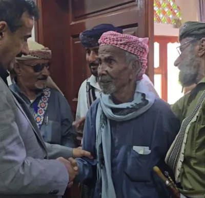 اخبار اليمن الان محافظ يستقبل ويستمع شكواه ويوجه اخبار اليمن الان الحدث اليوم عاجل