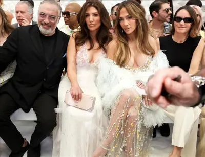 اخبار اليمن الان جينيفر وشقيقتها الأضواء بإطلالات والجاذبية اخبار اليمن الان الحدث اليوم عاجل