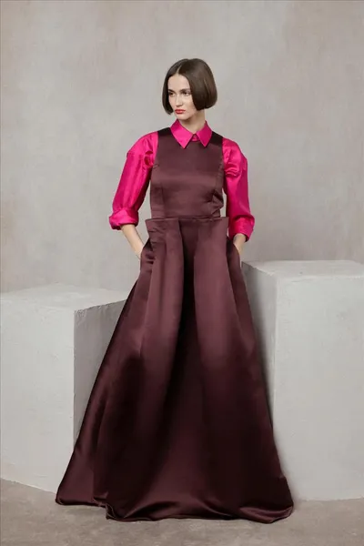 اخبار اليمن الان البورغندي اللون الأضواء الأزياء العالمية اخبار اليمن الان الحدث اليوم عاجل