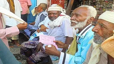 اخبار اليمن الان ينتظرون رواتبهم الصرافين اتهامات للمسؤولين اخبار اليمن الان الحدث اليوم عاجل