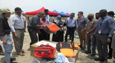 اخبار اليمن الان توزيع الصيادين والنساء الساحليات البريقة اخبار اليمن الان الحدث اليوم عاجل