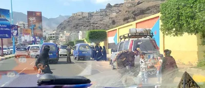 اخبار اليمن الان مشهد إنساني بكريتر يساند مزدحمة اخبار اليمن الان الحدث اليوم عاجل