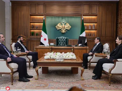 اخبار اليمن الان المختبر المائدة يبتكرون النفايات البلاستيكية اخبار اليمن الان الحدث اليوم عاجل