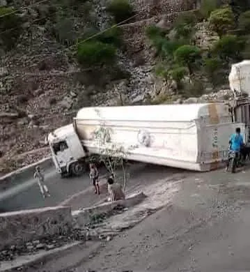 اخبار اليمن الان حادث يقطع طريقا رابطا وتعز اخبار اليمن الان الحدث اليوم عاجل