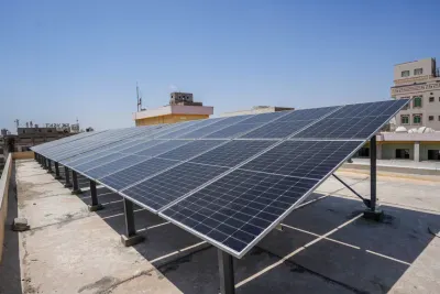 اخبار اليمن الان الرياح الألواح الشمسية المثبتة استعدادا اخبار اليمن الان الحدث اليوم عاجل