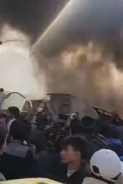 اخبار اليمن الان حريق هائل يلتهم سيارة اخبار اليمن الان الحدث اليوم عاجل