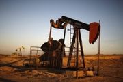 أسعار النفط تعاود الارتفاع بـ5 بالمئة لتصل إلى...