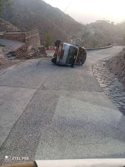 اخبار اليمن الان انقلاب شاحنة نقيل الكربة بالمقاطرة اخبار اليمن الان الحدث اليوم عاجل