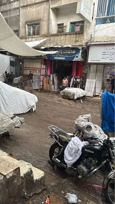 اخبار اليمن الان تتسبب بخسائر فادحة لأصحاب البسطات اخبار اليمن الان الحدث اليوم عاجل
