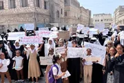 عدن تايم اخبار اليمن الان المكلا وأولياء أمورهم يحتجون التعليم اخبار اليمن الان الحدث اليوم عاجل عدن تايم