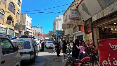 اخبار اليمن الان مختل عقليا يثير حالة داخل اخبار اليمن الان الحدث اليوم عاجل