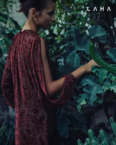 اخبار اليمن الان وأناقة إطلالات مليئة بالأنوثة والفخامة اخبار اليمن الان الحدث اليوم عاجل