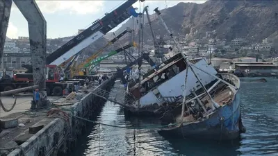 اخبار اليمن الان انتشال سفينة ميناء الاصطياد السمكي اخبار اليمن الان الحدث اليوم عاجل