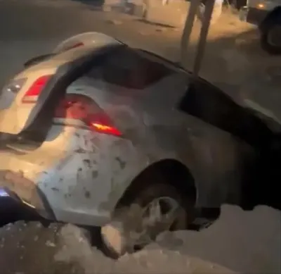اخبار اليمن الان مجاري تبتلع سيارة وبداخلها اليمنية اخبار اليمن الان الحدث اليوم عاجل