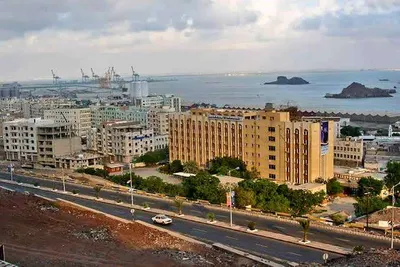 اخبار اليمن الان اضاءة يصطدم بسيارة ويتسبب باصابة اخبار اليمن الان الحدث اليوم عاجل