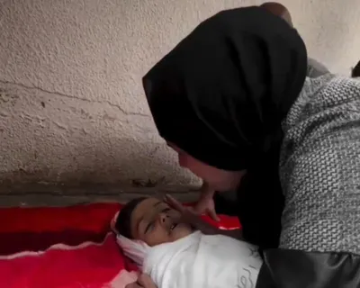 اخبار اليمن الان سامحني مشاهد مؤثرة فلسطينية طفلها اخبار اليمن الان الحدث اليوم عاجل