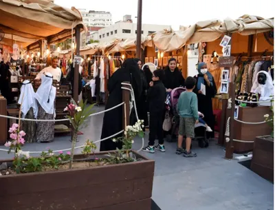 اخبار اليمن الان التاريخية المغادرين لاقتناء الهدايا والتذكارات اخبار اليمن الان الحدث اليوم عاجل
