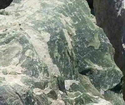 اخبار اليمن الان نشاط مسبوق لنهب الأحجار الثمينة اخبار اليمن الان الحدث اليوم عاجل