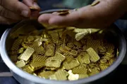 صحيفة الثورة صنعاء اخبار اليمن الان ارتفاع الذهب توقعات الفائدة الأمريكية اخبار اليمن الان الحدث اليوم عاجل صحيفة الثورة صنعاء