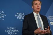 رئيس منتدى دافوس العالمي يستقيل من منصبه بعد...