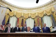 أحداث العالم اخبار اليمن الان ترامب توسيع الحرب إيران لأسبوعين اخبار اليمن الان الحدث اليوم عاجل أحداث العالم