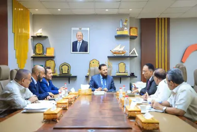 اخبار اليمن الان محافظ يناقش الجمارك التعاون والتنسيق اخبار اليمن الان الحدث اليوم عاجل