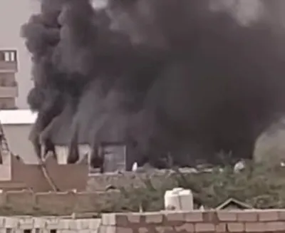 اخبار اليمن الان تصاعد أعمدة كثيفة انفجار مدينة اخبار اليمن الان الحدث اليوم عاجل