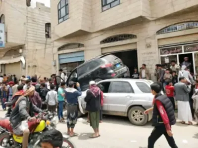 اخبار اليمن الان صنعاء تشهد مروري سيارة تعتلي اخبار اليمن الان الحدث اليوم عاجل