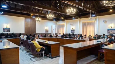 اخبار اليمن الان اجتماع لمناقشة ومستوى ادارات بمديرية اخبار اليمن الان الحدث اليوم عاجل