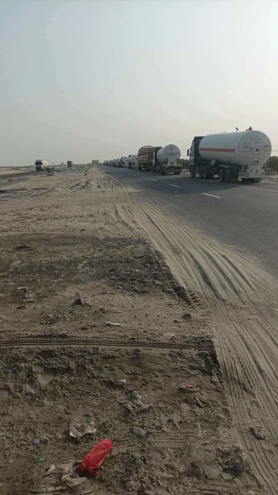 اخبار اليمن الان مسلحون يوقفون مقطورات للمطالبة المحافظة اخبار اليمن الان الحدث اليوم عاجل