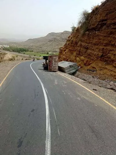 اخبار اليمن الان انقلاب شاحنة صهريج ماء صورة اخبار اليمن الان الحدث اليوم عاجل