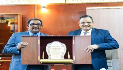 اخبار اليمن الان الوزير السقطري يستقبل للتوديع ويكرمه اخبار اليمن الان الحدث اليوم عاجل