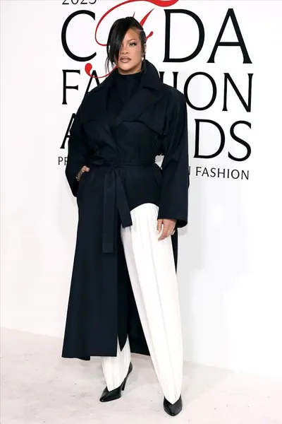 اخبار اليمن الان الفنانة ريهانا للجمهور ولادتها إطلالتها اخبار اليمن الان الحدث اليوم عاجل