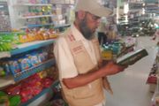 مكتب الصناعة بخورمكسر يغلق هنجرا مخالفا ويواصل حملاته...