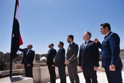 اخبار اليمن الان العلم اليمني يرفرف العاصمة السورية اخبار اليمن الان الحدث اليوم عاجل