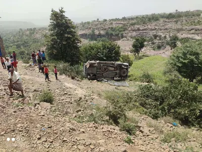 اخبار اليمن الان إنقلاب سيارة تابعة لإحدى شركات اخبار اليمن الان الحدث اليوم عاجل