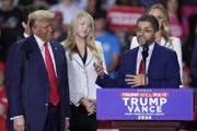 كريتر إسكاي اخبار اليمن الان يلتقي ترامب ويكشف الرئيس اليمنيين اخبار اليمن الان الحدث اليوم عاجل كريتر إسكاي