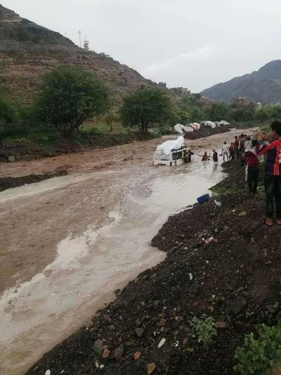 اخبار اليمن الان بالصور السيول تحاصر بالركاب مصيرهم اخبار اليمن الان الحدث اليوم عاجل