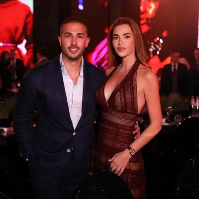 اخبار اليمن الان البورغندي اللون الأضواء الأزياء العالمية اخبار اليمن الان الحدث اليوم عاجل