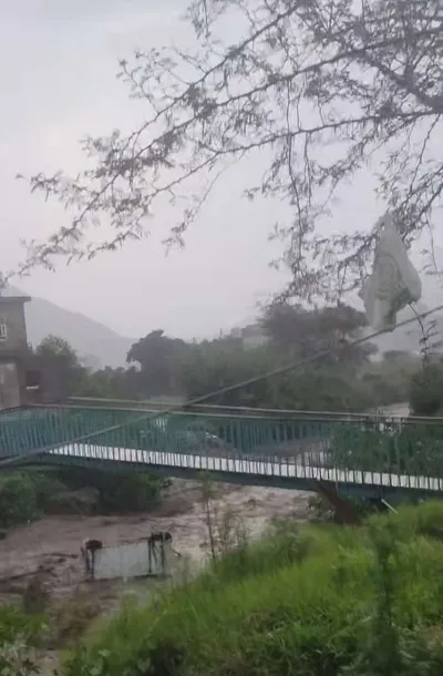 اخبار اليمن الان سيول جارفة سيارة مواطن مدينة اخبار اليمن الان الحدث اليوم عاجل