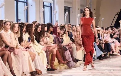 اخبار اليمن الان موضة الفساتين الحمراء النجمات الأول اخبار اليمن الان الحدث اليوم عاجل