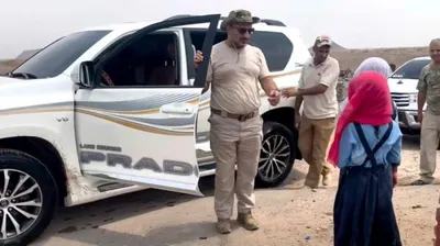 اخبار اليمن الان يفاجيء أطفال ومزارعي المخا بالهدايا اخبار اليمن الان الحدث اليوم عاجل