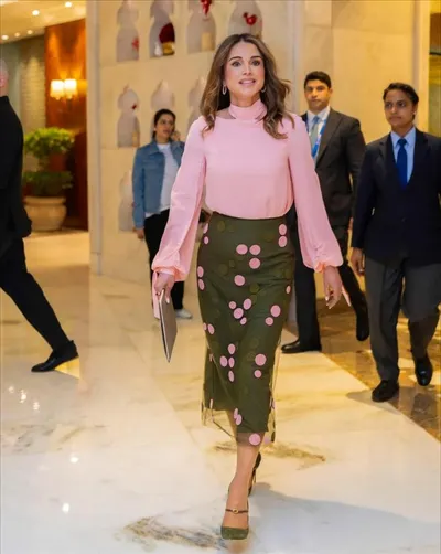 اخبار اليمن الان الملكة البساطة والفخامة اختيار المجوهرات اخبار اليمن الان الحدث اليوم عاجل