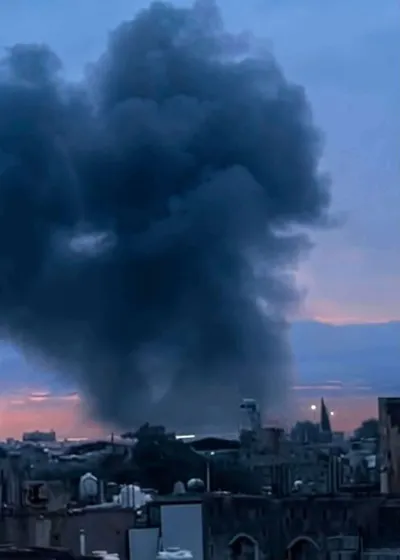 اخبار اليمن الان تصاعد كثيف للدخان صنعاء انفجار اخبار اليمن الان الحدث اليوم عاجل