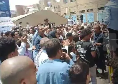 اخبار اليمن الان أمنية تعتدي المعتصمين وتعتقل بعضهم اخبار اليمن الان الحدث اليوم عاجل