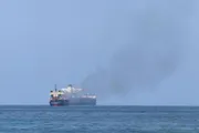 عدن تايم اخبار اليمن الان إصابة ناقلة مقذوف مجهول قبالة اخبار اليمن الان الحدث اليوم عاجل عدن تايم