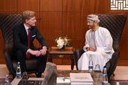 لقاء في مسقط يضم المبعوث الأممي ومسؤولين عمانيين...