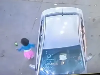 اخبار اليمن الان الأنفاس نزولها السيارة والدها يتركها اخبار اليمن الان الحدث اليوم عاجل