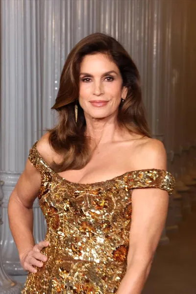 اخبار اليمن الان الثنائي للأناقة كروفورد تتألقان السجادة اخبار اليمن الان الحدث اليوم عاجل